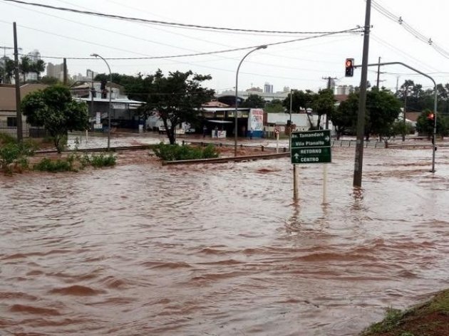 Temporal causa alagamentos em Colniza